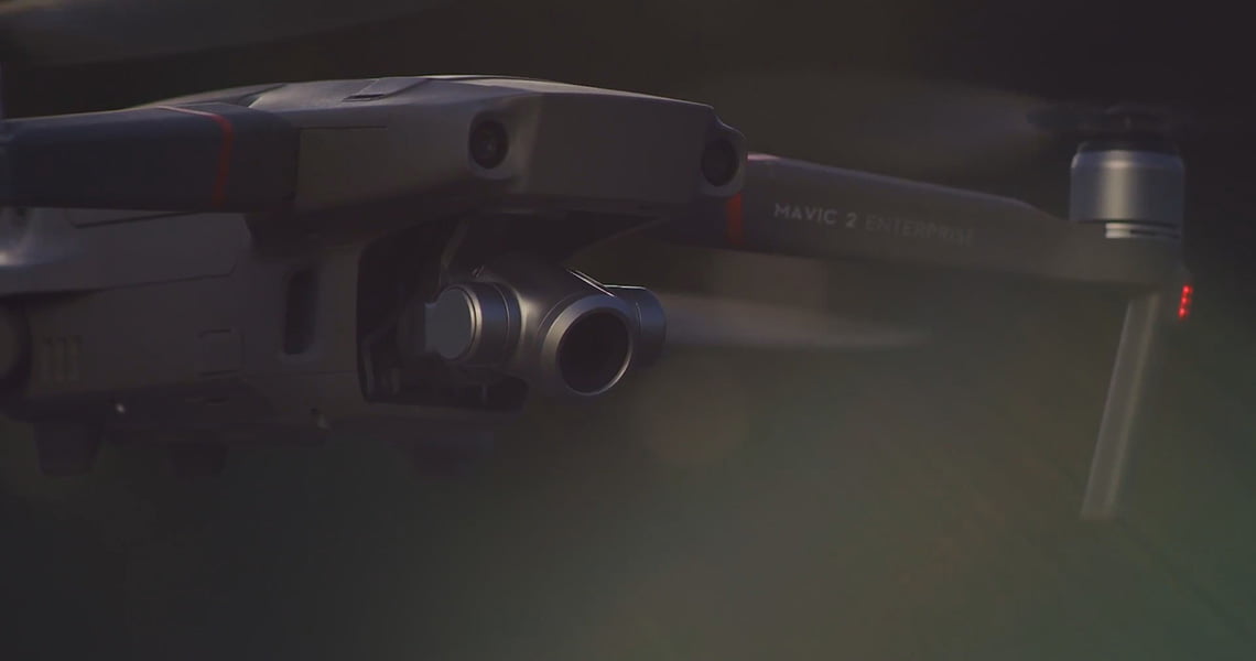 Дрон DJI Mavic 2 Enterprise оборудован камерой с динамическим зумом и обеспечивает лучший обзор удаленных объектов