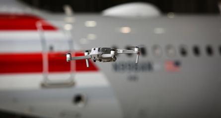 Проверка самолетов с помощью дронов в авиакомпании American Airlines