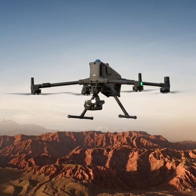 Промышленный квадрокоптер DJI Matrice 400